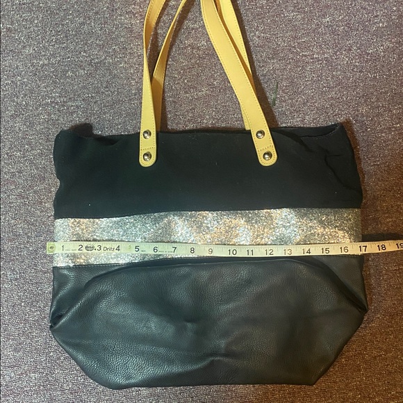 Steve Madden tote size bag - Picture 10 of 11